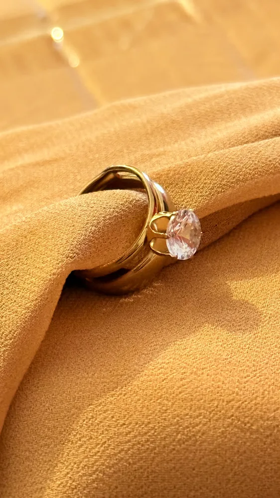 Stylish one stone finger ring — view 3