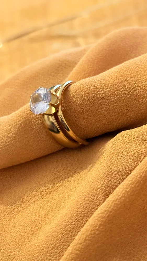 Stylish one stone finger ring — view 2