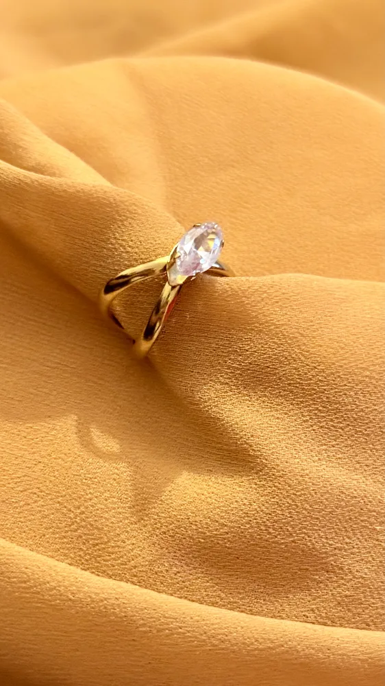 Stylish criss cross stone finger ring — view 3